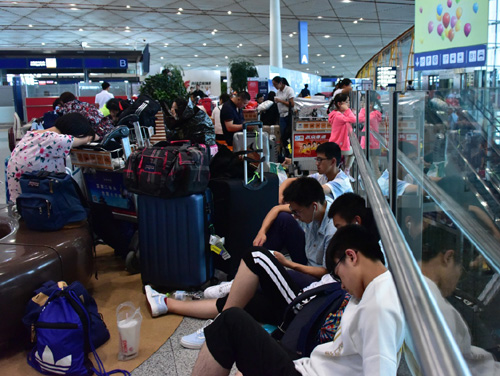 7月20日，旅客在北京首都機場候機。