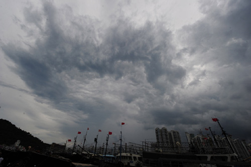 7月26日，海南省三亞市上空烏云密布。
